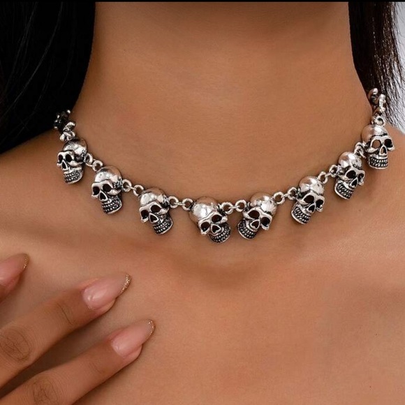 Skull Connected Choker Necklace - Picture 4 of 7